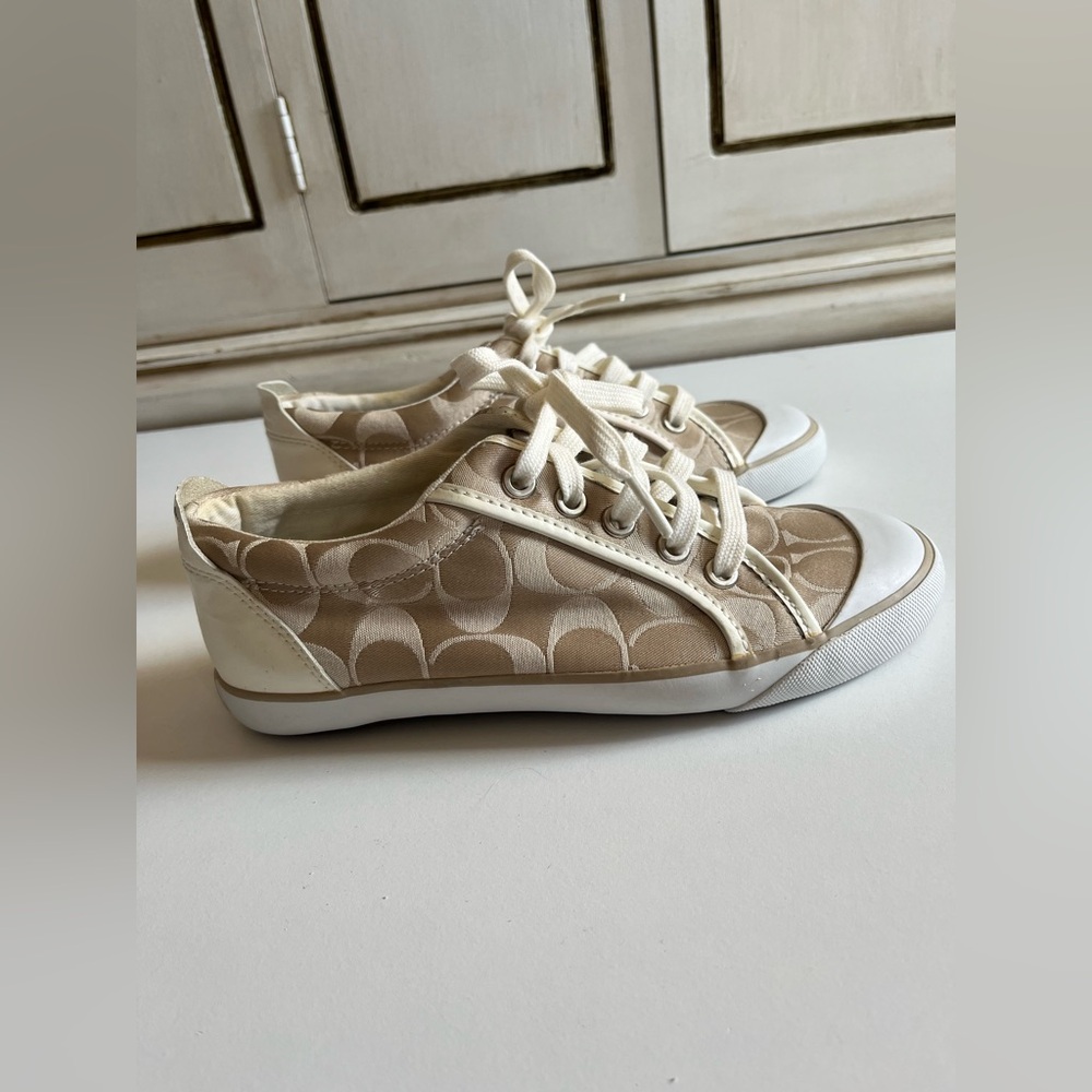 Women’s Coach Barrett Logo sneakers in tan white cream neutral designer size 6